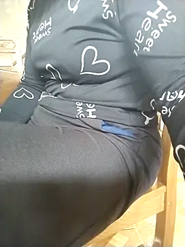 Snapshot of LiilyZi chatting on February 2026 04:00:01 AM LiilyZi online show from February 2026 04:00:01 AM