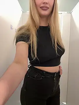 Snapshot of blonde_exe chatting on February 2026 03:49:02 PM blonde exe online show from February 2026 03:49:02 PM