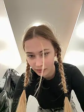 Snapshot of blonde_exe chatting on February 2026 03:32:01 PM blonde exe online show from February 2026 03:32:01 PM