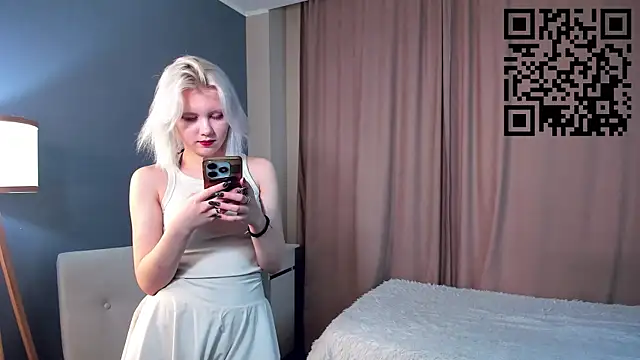 GoldenLenarz online show from April 2026 11:03:02 AM