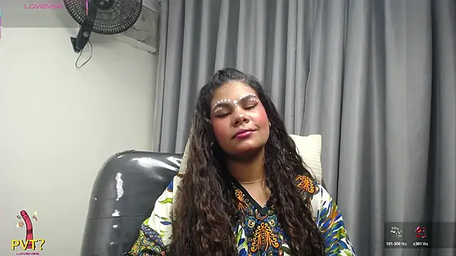 Snapshot of yaazhinii chatting on March 2026 12:10:02 PM yaazhinii online show from March 2026 12:10:02 PM