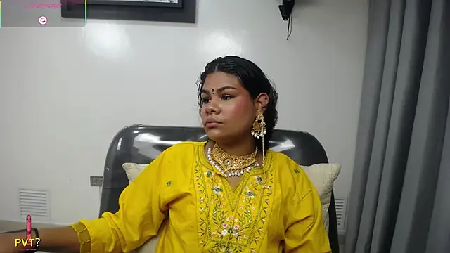 Snapshot of yaazhinii chatting on April 2026 12:21:02 PM yaazhinii online show from April 2026 12:21:02 PM