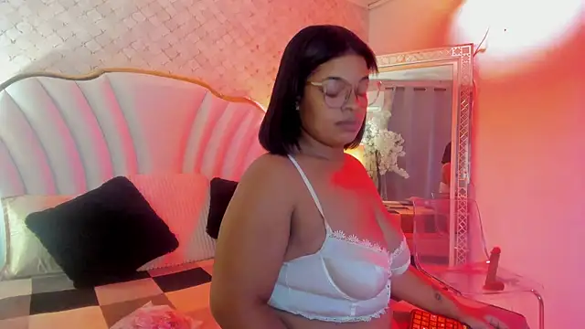 YazminJenner online show from April 2026 04:17:01 AM