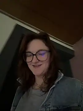 ViviLuu online show from March 2026 03:40:01 PM