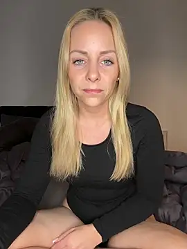 emily-becker22 online show from April 2026 06:10:02 PM