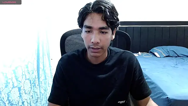Snapshot of Pedestal_diamant chatting on April 2026 08:23:01 PM Pedestal diamant online show from April 2026 08:23:01 PM