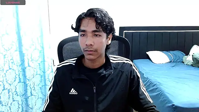 Snapshot of Pedestal_diamant chatting on April 2026 11:40:02 PM Pedestal diamant online show from April 2026 11:40:02 PM