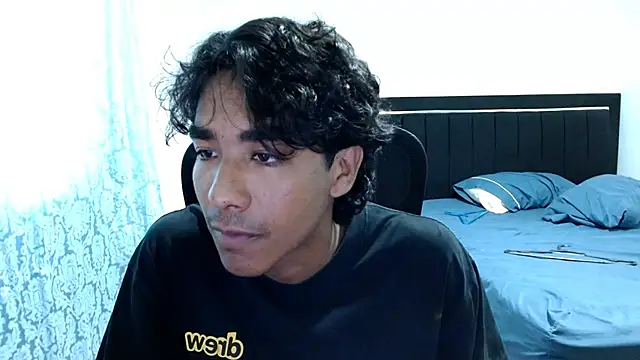 Snapshot of Pedestal_diamant chatting on May 2026 08:13:02 PM Pedestal diamant online show from May 2026 08:13:02 PM