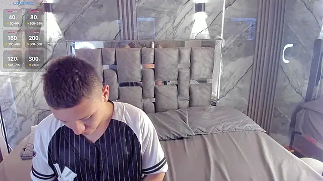 Snapshot of Manson_and_Zoe chatting on February 2026 11:36:01 AM Manson and Zoe online show from February 2026 11:36:01 AM