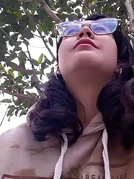 Snapshot of Mari-98 chatting on February 2026 06:06:01 PM Mari-98 online show from February 2026 06:06:01 PM