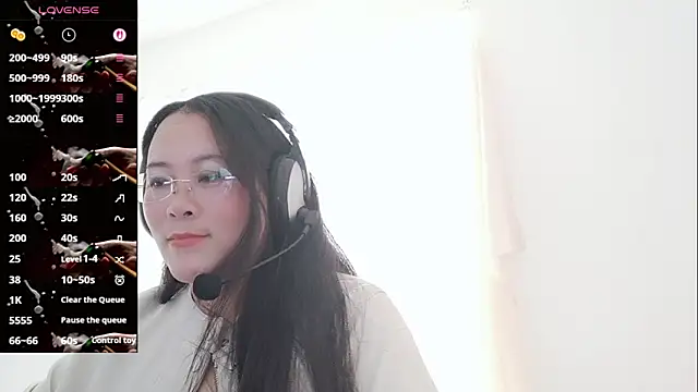 Snapshot of vivi523 chatting on March 2026 06:02:02 AM vivi523 online show from March 2026 06:02:02 AM