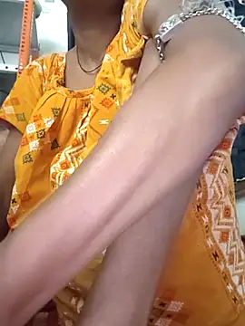 Snapshot of Sweet-runi chatting on April 2026 11:00:01 AM Sweet-runi online show from April 2026 11:00:01 AM