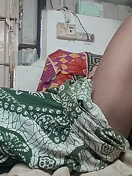 Snapshot of Sweet-runi chatting on April 2026 07:05:01 AM Sweet-runi online show from April 2026 07:05:01 AM