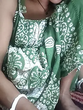 Snapshot of Sweet-runi chatting on April 2026 03:45:01 PM Sweet-runi online show from April 2026 03:45:01 PM