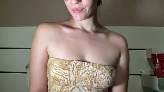 Snapshot of petiteetoile chatting on July 2026 09:06:02 AM petiteetoile online show from July 2026 09:06:02 AM