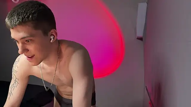 cronck52 online show from April 2026 07:58:01 PM