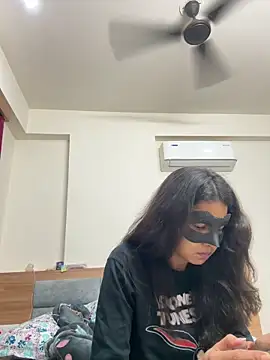 raavigirl online show from April 2026 08:40:01 PM