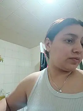 Snapshot of MajoArias chatting on April 2026 01:07:02 AM MajoArias online show from April 2026 01:07:02 AM