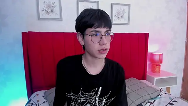 Snapshot of Demian_Hush chatting on February 2026 07:20:02 PM Demian Hush online show from February 2026 07:20:02 PM