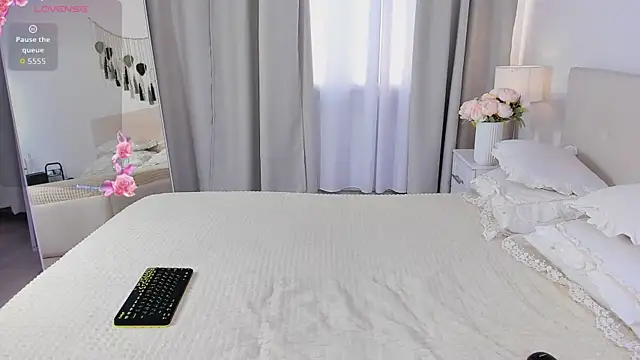 Snapshot of Amina_Youn chatting on May 2026 12:23:01 PM Amina Youn online show from May 2026 12:23:01 PM