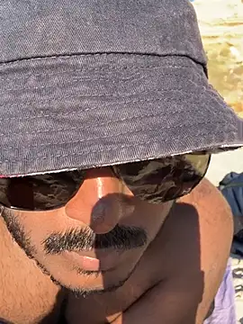 Snapshot of Reez77 chatting on March 2026 07:45:02 AM Reez77 online show from March 2026 07:45:02 AM