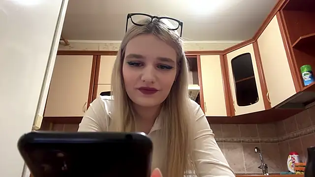 Snapshot of MiaBerlateen chatting on February 2026 02:20:02 PM MiaBerlateen online show from February 2026 02:20:02 PM