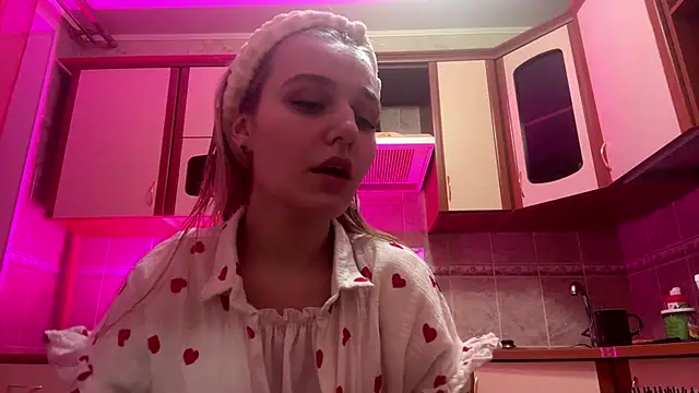 Snapshot of MiaBerlateen chatting on February 2026 06:28:02 PM MiaBerlateen online show from February 2026 06:28:02 PM