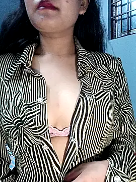 Snapshot of EliraMoon chatting on February 2026 04:58:02 PM EliraMoon online show from February 2026 04:58:02 PM