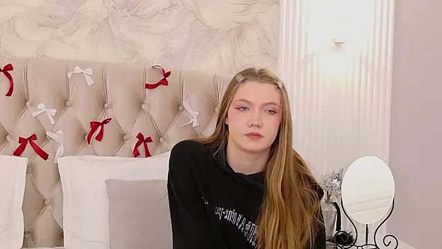 Snapshot of StacyHicks chatting on February 2026 03:19:01 PM StacyHicks online show from February 2026 03:19:01 PM