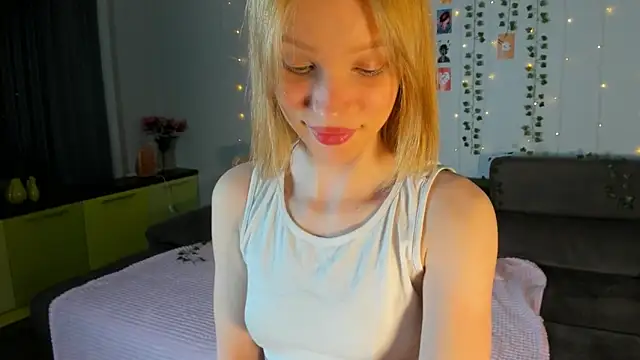 Kiracute18 online show from May 2026 07:42:02 PM