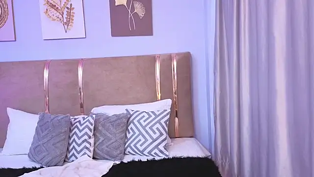 Mia Naive online show from March 2026 12:55:02 PM