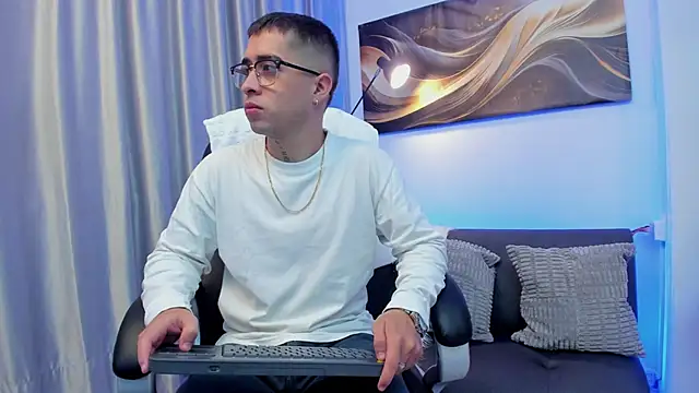 Tommas Jhonson online show from April 2026 04:10:02 AM