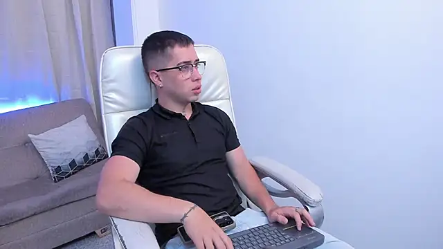 Tommas Jhonson online show from April 2026 03:47:01 AM