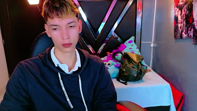 Snapshot of Liam_Green1 chatting on February 2026 12:02:01 PM Liam Green1 online show from February 2026 12:02:01 PM