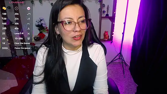 Snapshot of QueenRose94 chatting on March 2026 12:22:02 PM QueenRose94 online show from March 2026 12:22:02 PM