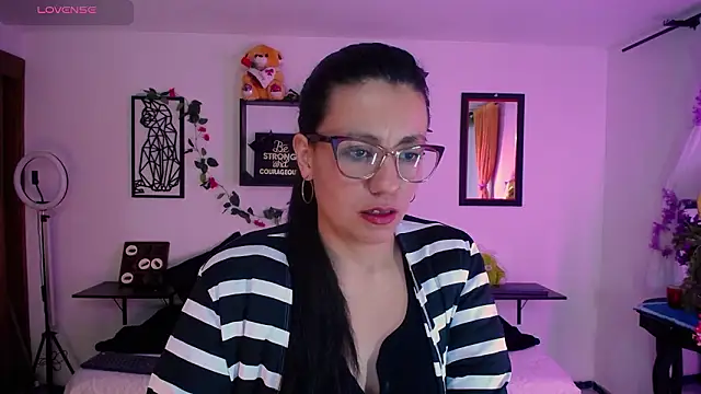 Snapshot of QueenRose94 chatting on March 2026 12:56:02 PM QueenRose94 online show from March 2026 12:56:02 PM