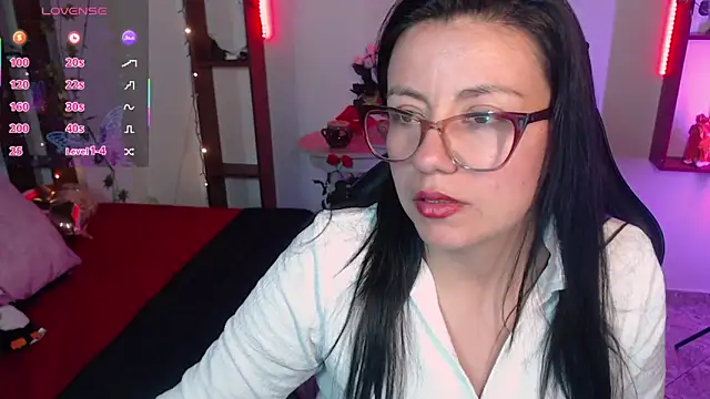 Snapshot of QueenRose94 chatting on March 2026 12:43:02 PM QueenRose94 online show from March 2026 12:43:02 PM