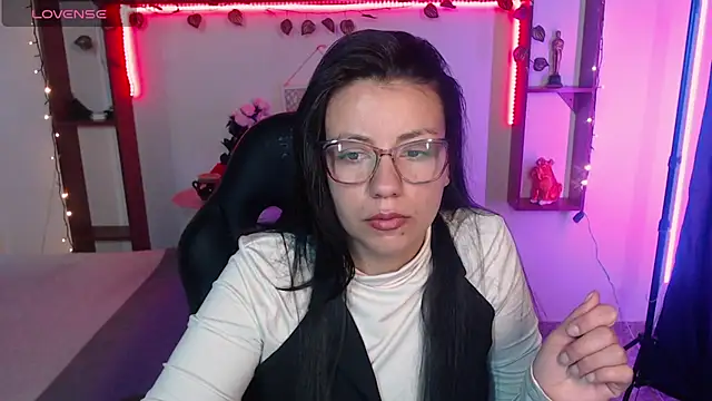 Snapshot of QueenRose94 chatting on March 2026 12:19:02 PM QueenRose94 online show from March 2026 12:19:02 PM