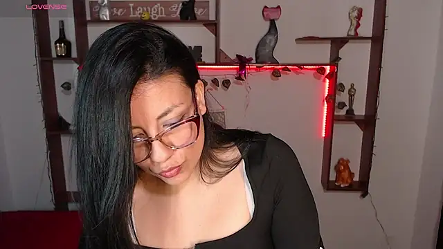 Snapshot of QueenRose94 chatting on March 2026 01:17:01 PM QueenRose94 online show from March 2026 01:17:01 PM