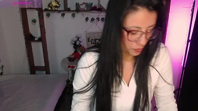 Snapshot of QueenRose94 chatting on March 2026 01:22:02 PM QueenRose94 online show from March 2026 01:22:02 PM