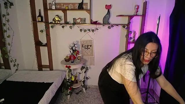 Snapshot of QueenRose94 chatting on April 2026 12:54:02 PM QueenRose94 online show from April 2026 12:54:02 PM