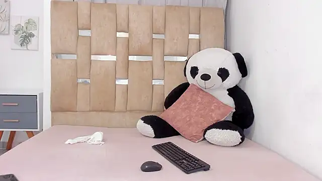 Snapshot of ValentiinaMoon chatting on February 2026 07:52:01 PM ValentiinaMoon online show from February 2026 07:52:01 PM