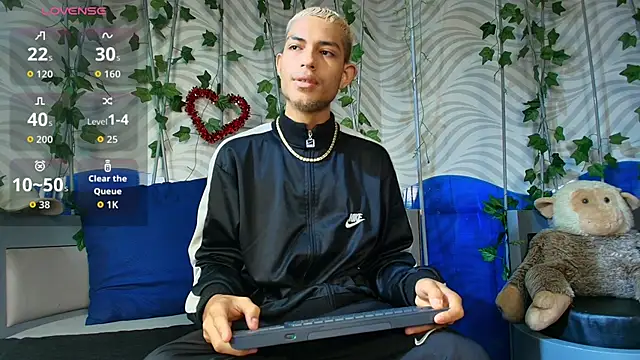 ItsZairen online show from February 2026 04:22:01 AM