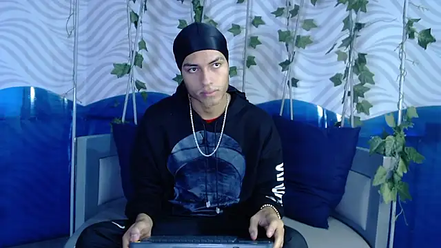 ItsZairen online show from March 2026 05:44:01 AM