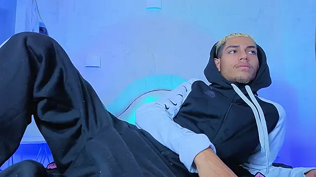 ItsZairen online show from April 2026 03:57:01 AM