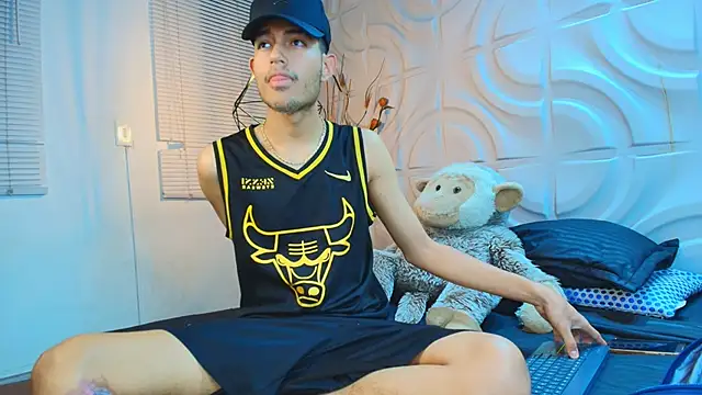 ItsZairen online show from April 2026 04:26:02 AM