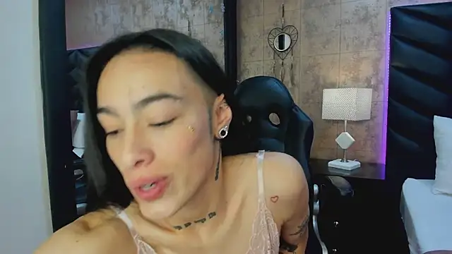 LaurenHazell online show from March 2026 03:56:02 AM