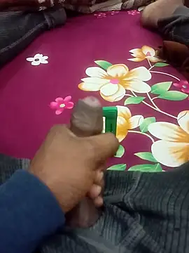 Snapshot of Daddyishere_19 chatting on February 2026 01:37:02 AM Daddyishere 19 online show from February 2026 01:37:02 AM