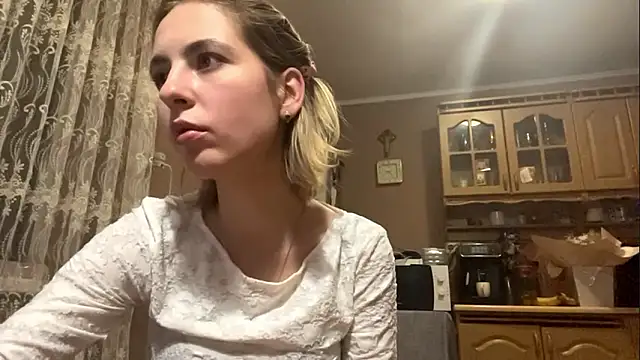 Snapshot of CharmingBlonde chatting on February 2026 06:25:02 PM CharmingBlonde online show from February 2026 06:25:02 PM