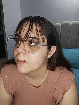 Snapshot of its_lauu_ chatting on February 2026 05:19:01 AM its lauu online show from February 2026 05:19:01 AM